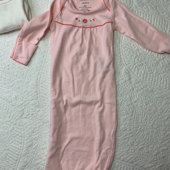 Long Sleeves Onesie Bundle by Child of Mine -Carter’s size 0- 3M and OS - Picture 3 of 3